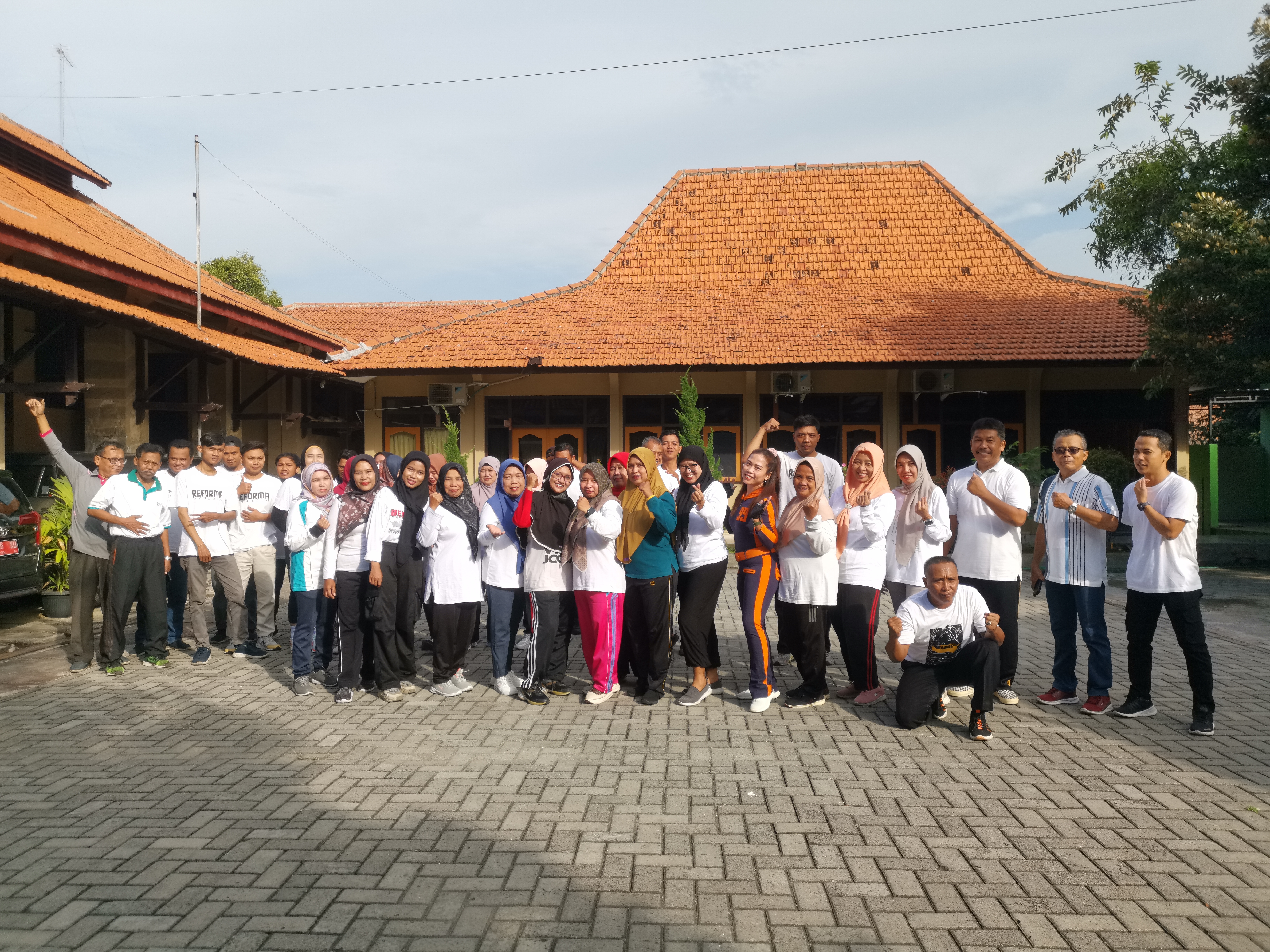 Kegiatan Rutin Dharma Wanita Persatuan DPKP Kab Rembang Ikuti Senam Bersama